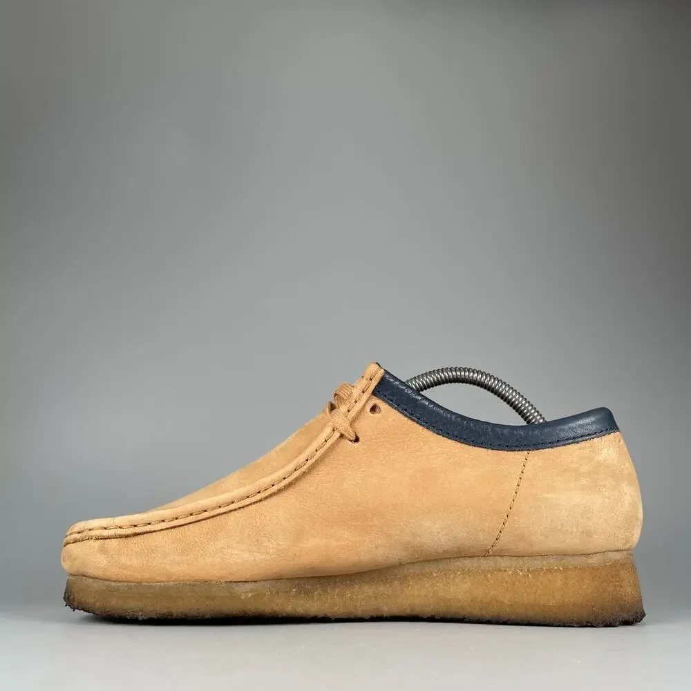 Clarks Originals Wallabee Boot Men's 8.5 M Beige Suede Lace-Up Comfort Moccasins